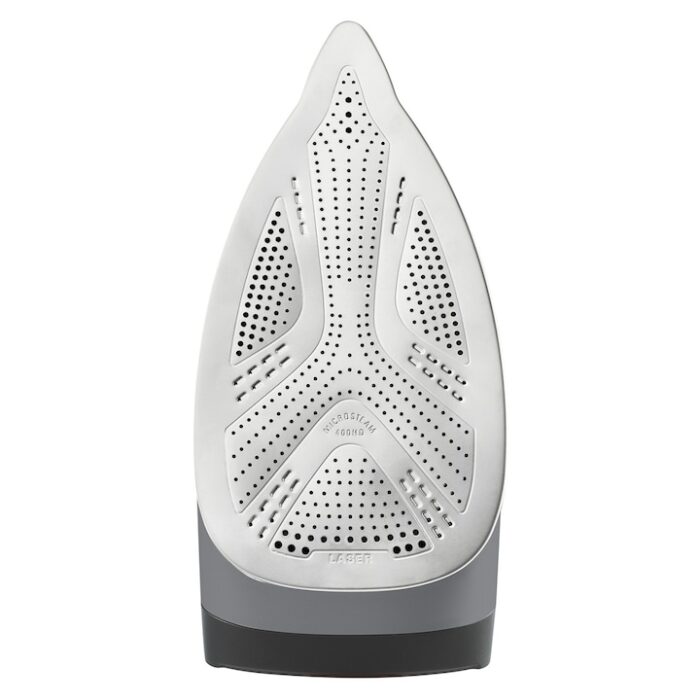 Características El centro de planchado Rowenta Eco Steam Pro DG9661 es un dispositivo diseñado para ofrecer un planchado eficiente y respetuoso con el medio ambiente. Este modelo cuenta con un sistema de calentamiento rápido que permite estar listo para usar en solo 2 minutos y un modo Eco que ahorra hasta un 50 % de energía. Con una presión de 7,8 bares, proporciona una salida de vapor continua de hasta 150 g/min y un potente golpe de vapor de 600 g/min, ideal para eliminar las arrugas más difíciles. Además, su suela Microsteam 400 HD 3D Láser garantiza un deslizamiento óptimo sobre las prendas. El centro de planchado incluye un depósito extraíble con una capacidad de 1.3 litros y cuenta con características de seguridad como apagado automático y bloqueo de seguridad. Su diseño ecorresponsable se refleja en la fabricación con hasta un 42 % de materiales reciclados y su capacidad de ser hasta un 85 % reciclable, lo que lo convierte en una opción sostenible para el hogar. Instrucciones MODELO: DG9661 REFERENCIA: 001007747159056 EAN: 3121040089514 Autonomí­a de la caldera Limitada Capacidad depósito 1,3 litros Presión de vapor 8 bar Golpe de vapor 600 g/min Vapor contínuo 150 g/min Tecnología Modo Eco Calentamiento rápido en 2 minutos Apagado automático Bloqueo de seguridad Material de la suela Microsteam 400 HD 3D Láser Tipo de depósito Extraíble Tipo Centro de planchado Dotación de la plancha Recolector de cal Punta de precisión Dimensiones 24,9 x 44,7 x 33,8 cm Peso 5,4 kg Alimentación Red Longitud del cable 1,9 m Potencia 2800 W - Imagen 5